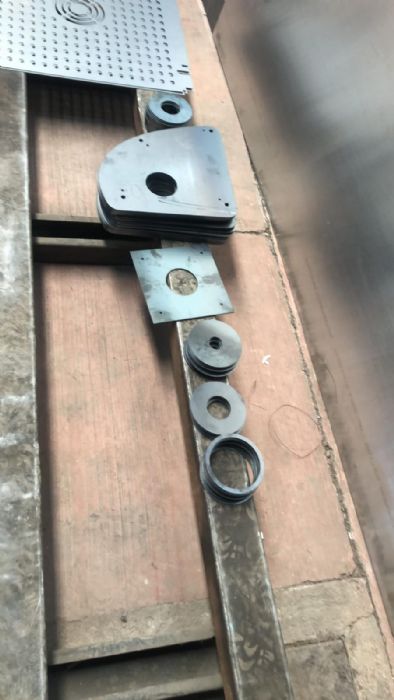 Soldadura y punteado de piezas metálicas